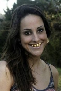 У японочки зубки обсидиановые? Наверное муж ревнивый, но щедрый.