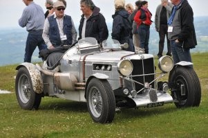 Некоторые группы коллекционеров не считают машиной, то что реставрировано. Как-то встретил группу таких людей на своих ну оооочень редких авто. Все они были в родной краске и на ходу)) Каждый год они делают пробег на них, в колоне всегда едет несколько техничек и бензовоз со специальным бензином для них, т.к. современный бенз для них не подходит категорически...