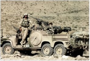 У Land Rover кстати тоже схожая ситуация...
На фото - Land Rover "Perentie 6WD", это патрульный автомобиль австралийской армии и погранцов