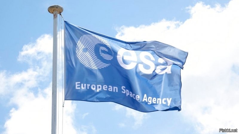 Четвёртый -- флаг Европейского космического агентства.