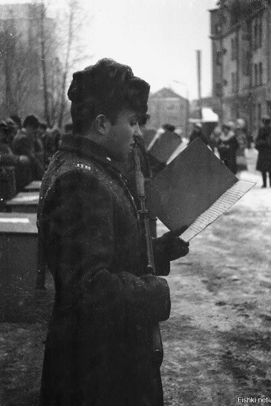 «Скорей бы ужин и отбой, скорей бы дембель и домой»