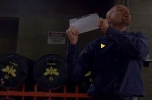 Наши тоже умеют. Маша и Медведь, логотип на халате Медведя - как на бочках с кислотой в Breaking Bad, из которой они мет варили.