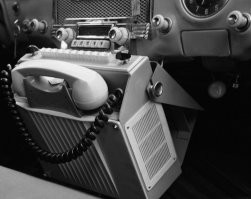 Только для спецслужб и партийной элиты. В 1963 году в Москве была запущена опытная зона системы «Алтай». Потом запустили ещё в 114 городах Союза. Что характерно: система до сих пор работает в Новосибирске! Нумерация абонентов Алтай +7 (383) 349-8XXX.