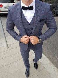 Ну, на "классику" явно не тянет, а,
что-то ближе к этому: