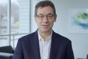 Это шеф Пфайзера. Грек наверно