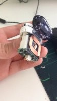 Это не корпус TWS наушников, а зарядный кейс.



О конструктивных особенностях "Кроны" (она же 1604, 6F22, 6R61, NEDA 1604 (солевые); 1604A, 6LF22, 6LR61, MN1604, MX1604 (щелочные); PP3, E-Block, 9V Brick Battery, AM6, Корунд, 522, 6AM6, CR-9V, ER9V (литиевые)) валом информации в интернетах.