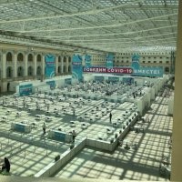 Дико напоминает иллюстрацию к Half Life или "1984" Оруэлла...