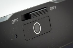 Может это только для Huawei новый ноут с закрываемой камерой...
У меня ASUS EeePC 1215B 2011 г.в. и камера со шторкой...