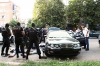 ОМОН уже не тот. В 90ые омон защищал народ от бандитов.


А теперь наоборот.