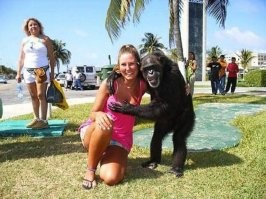 Это еще вопрос кто с кем фотографируется.