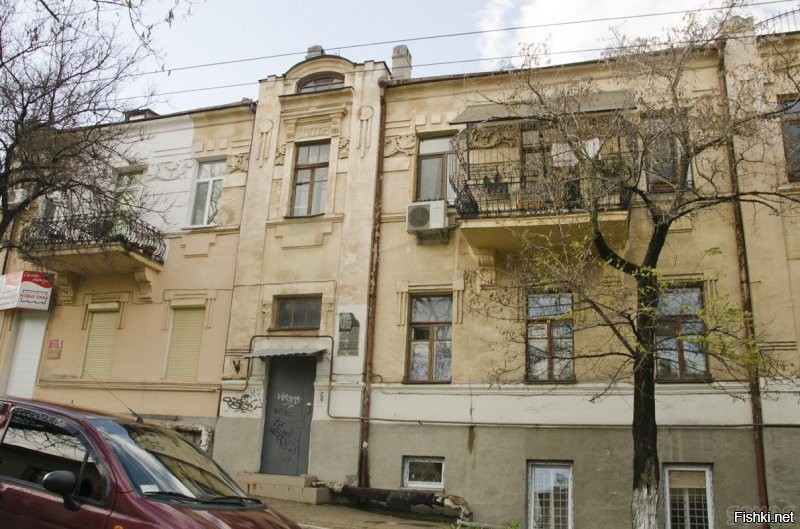 Дом в Севастополе , где жил Дмитрий Ульянов. Фотографии сделаны ооочень давно.
