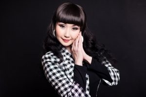 Донара (Дора) Балданцэрэн - артистка балета Бурятского государственного национального театра песни и танца "Байкал" (Улан-Удэ), народная артистка Республики Бурятия. Гастролировала в Южной Корее, Тайване, ОАЭ, Греции, Испании, Германии, Польше, Голландии. Страница в "Одноклассниках" -