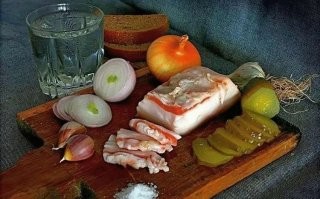 Вред и польза сала. Как правильно есть сало?