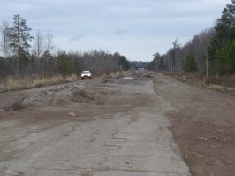 Мудак он. На ровном грунте "Ниву" не испытывают. Я по таким тропкам на "Десятке" гонял.
 Участки а/д М-55 между Канском(Красноярский край) и Тулуном(Иркутская обл.) 2010г.