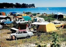 Это не СССР. Скорее Польша. Ибо Польские палатки в таком количестве разом у нас не встречались.