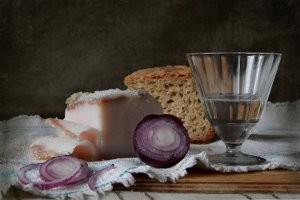 о-о-о сало!!! меня в питере в конце 80-х начала 90-х спасло мамино сало, через проводника передавала плитку 2-3 кг...