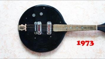 Конечно, это не домбра, а мандолина, но в электрическом варианте разницы вообще никакой нет, кроме названия.