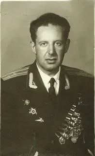 Не надо путать евреев и жидов. Вторые могут даже не быть еврейского роду-племени.
Вот эти - тоже евреи: