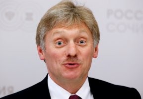 Абсолютный чемпион по недоверию. Ну если не считать его работодателя, разумеется.