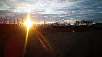 Если нормально утеплить, то и зимой нормально. 

Живут же в вагончиках, например на вахте. 

Якутия, если что, недалеко от Мирного: