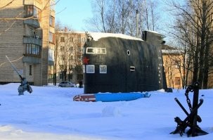 Не смешно. Много где они всплыли. В Петербурге несколько. Даже в далеком от водоемов Калининском районе прямо посреди жилого массива.