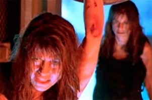 Можно было еще упомянуть Линда Хэмилтон и Лесли Хэмилтон (сестра близнец умерла 22 августа 2020 г.) которые сыграли в двух ценах в Т2.