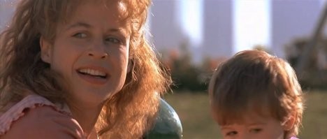 Можно было еще упомянуть Линда Хэмилтон и Лесли Хэмилтон (сестра близнец умерла 22 августа 2020 г.) которые сыграли в двух ценах в Т2.