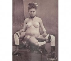 Вот как выглядела 4х-грудая женьщина.