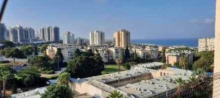 Ну я и посмотрел в окно, море там Средиземное, а я все равно собираюсь на работу а не на пляж...