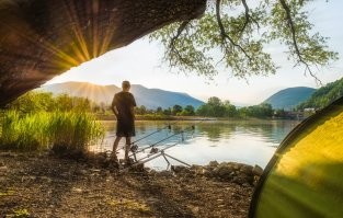 Не "где вы работаете", а "откуда идете"?