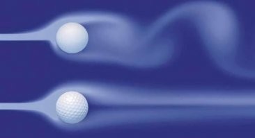 не совсем так, ямочки на мяче для гольфа служат для увеличения дальности полета, за счет локальных микро завихрений, поток обтекаемого воздуха стает более ламинарным ( не срывается в вихрь позади мяча и не отрывается от его поверхности) от этого аэродинамическое сопротивление меньше и мяч летит дальше, на траекторию полета это слабо влияет, особенно если мяч не закручен.