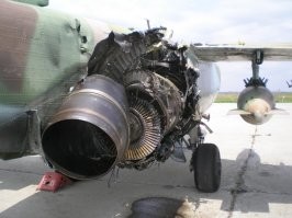 Может имелось в виду "дополнительные". Дополнительные подвесные топливные баки.
Пороюсь сейчас, у меня где-то фото из Моздока есть августа 2008. Вот Су-25 с такими баками. Зацепило маленько, но до Моздока дотянул и подвесные баки даже не сбросил. Мы с ним рядом на стоянке стояли.