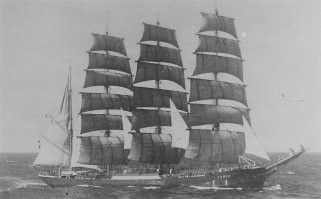 "...Памир - последний корабль..."

Немного позанудствую:
 - По парусному вооружению, "Памир" не корабль, а - БАРК, поскольку бизань-мачта несёт косой парус. 
А поскольку "Памир" не военное судно, то и кораблём его именовать никак нельзя.