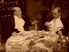 -И   боже вас сохрани   не смотрите перед сном иностранные фильмы.
-Дак ведь других нет.
-Вот никаких и не смотрите.