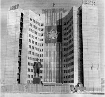 в Магадане такой брутализм в виде недостроеного дома советов разобрали и на его фундаменте возвели Троицкий собор!!  до второго этаже он представляет то что осталось от дома советов, причем я еще пацаном помню мы лазили в подвале и там конкретное бомбоубежище был с дверьми в метр толщиной, оно тоже сохранено!