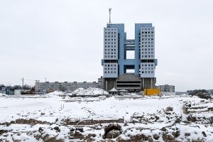 а у нас в Калининраде уже более 30 лет стоит этот недострой на месте разрушенного Королевского замка.  и никак не могут решить что с ним делать!!