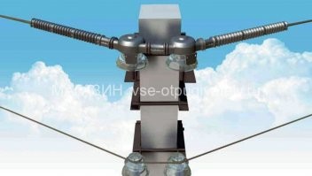 Садятся, и еще как. Более того очень часто садятся на опоры ЛЭП, и начинают срать (в прямом смысле этого слова). И если птичка особо "везучая" то струя ее фекалий попадает на провод, и птица через эту струю становиться участником электрической цепи.Как результат гибель птицы, ну и КЗ с обесточиванием линии в придачу. Поэтому в соответствии с требованиями природоохранного законодательства воздушные линии электропередач от 6 кВ и выше должны оснащаться специальными птицезащитными устройствами. Типа таких.