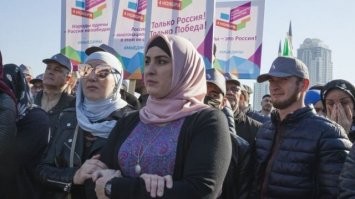 Ну так после исламской революции порядок навели, кого надо высекли и камнями закидали... Но что нам иран? Попробуйте пройтись без платка, рукавов и в коротком платье по любому городу Северного Кавказа...