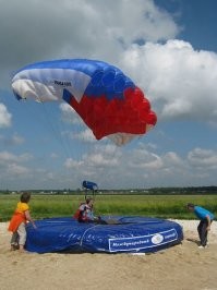 Это всё я. На чёрно-белой ещё мальчишка-школьник с Ут-15 в аэроклубе.