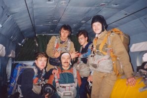 Это всё я. На чёрно-белой ещё мальчишка-школьник с Ут-15 в аэроклубе.