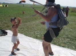 Это всё я. На чёрно-белой ещё мальчишка-школьник с Ут-15 в аэроклубе.