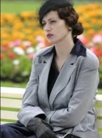 Она и в одежде хороша