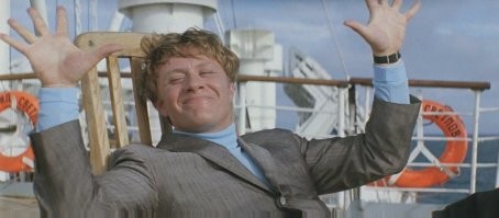 Что они не делают, не идут дела 
Видно, в понедельник их мама родила!