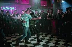 Можете меня минусить,  если любому жителю Юго-Восточной Азии показать фотографию владельца типографии и участников BTS  и спросить кто больше похож на "тридвараса" в 100%  укажут на владельца типографии.  Когда житель "мухосранска",  начинает оценивать "мухосранскими" понятиями стандарты внешнего вида и поведения другой страны, навешивая ярлыки это явно не признак большого ума. Откуда жителю "мухосранска" знать внешний вид, как и поведение на публике "айдолов"  целиком зависит от их агенства и является продолжением их сценического образа и прописан у них в контрактах. Откуда жителю "мухосранска" знать что ради BTS правительство Южной Кореи вносила изменение в конституцию страны (ради Битлов в Великобритании конституцию не меняли).
Оставлю тут одну картинку скриншот из одного американского фильма, после нее этот житель мухосранска может начать записывать в тридварасы всех байкеров  и музыкантов играющих металл.