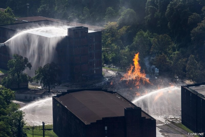 В штате Кентукки произошёл пожар на складе производителя виски Jim Beam.
В результате семь миллионов литров виски вылились в реку США.