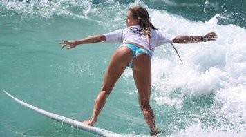 В женском серфинге главное - правильный ракурс.