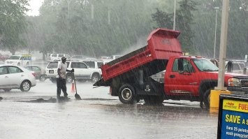 А всё благодаря, знаменитым высоким технологиям укладки асфальта.