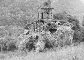 Нижний Архыз, Зеленчукский район Карачаево-Черкессии.  Ссылка на статью в Яндекс-дзен на группу древнейших храмов Нижнего Архыза.