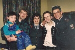 а это не солист группы комиссар?