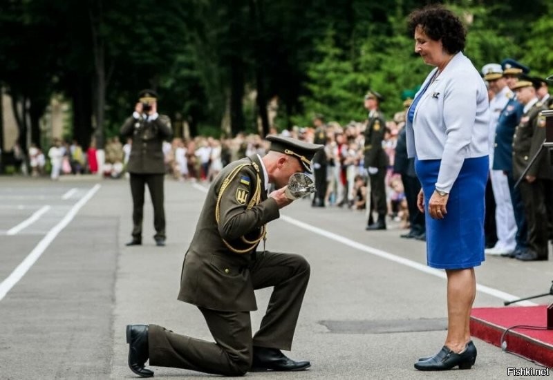 Это чья б свинья тут хрюкала?
